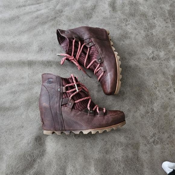 Sorel Sandy Wedge Boots - Picture 3 of 9